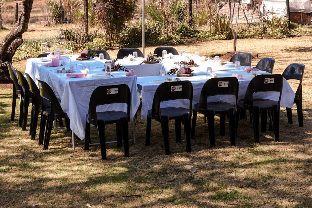 Toldos y carpas: soluciones elegantes para comuniones al aire libre en Madrid