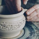 Cerámica personalizada para recuerdos de bautizo: estilos y técnicas en auge 2026