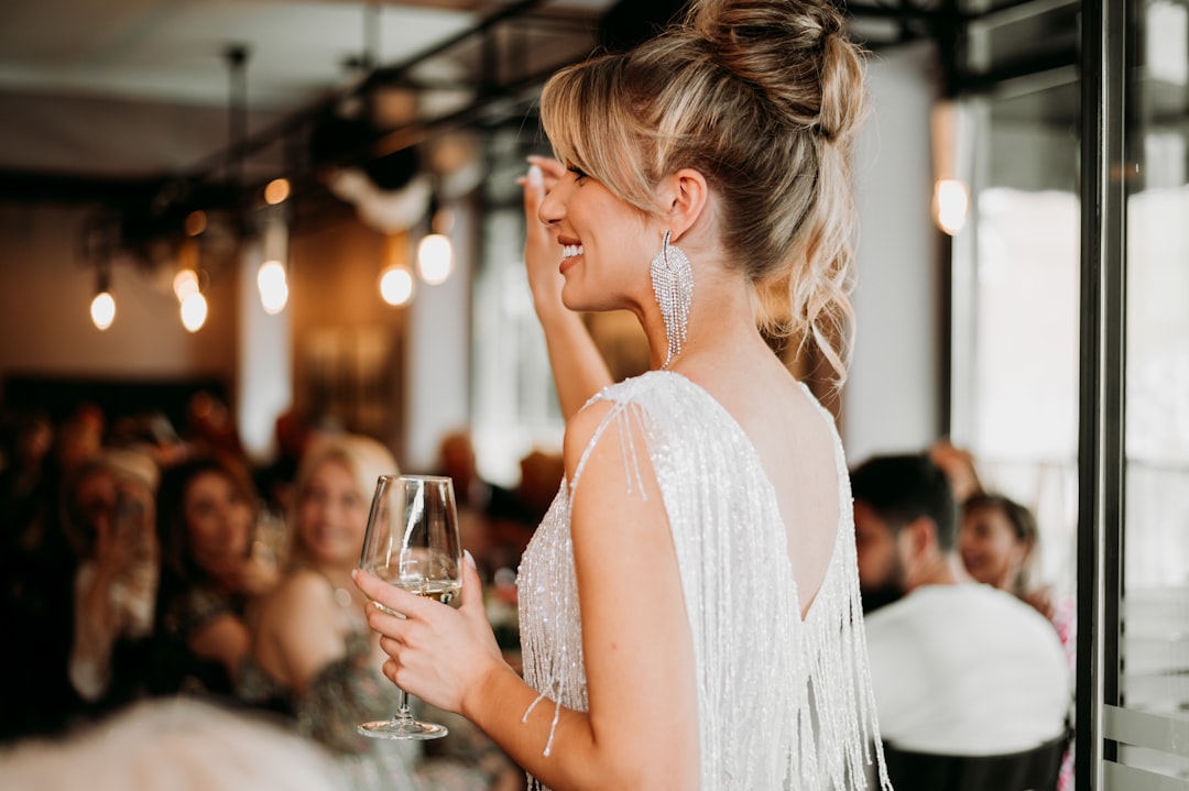Cristalería artesanal: detalles que elevan mesas en bodas de fincas en Madrid