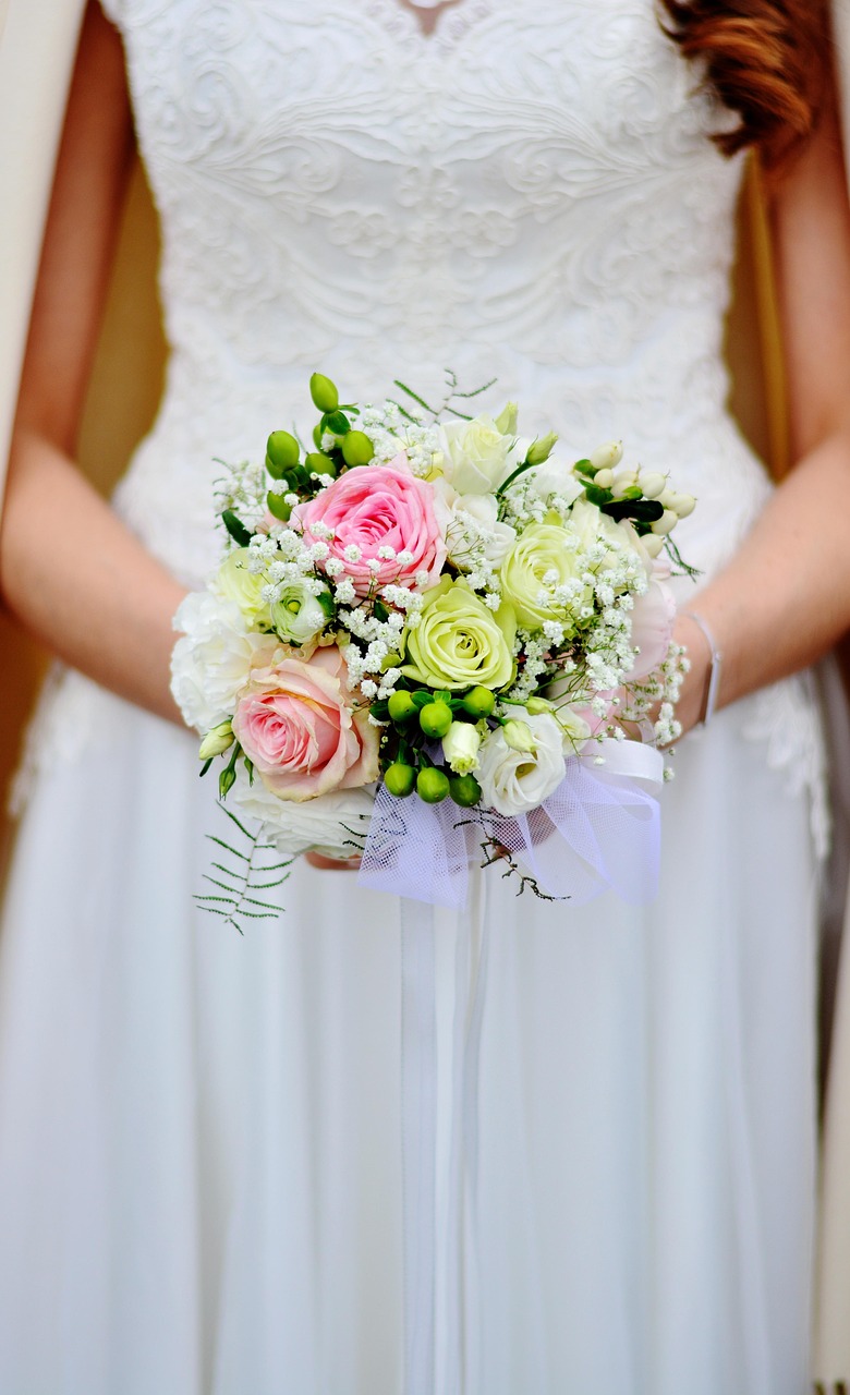 Mantelería y vajilla: cómo elegir estilos para bodas en fincas de Madrid
