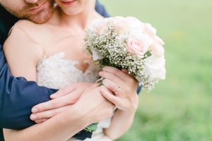 Mantelería y vajilla: cómo elegir estilos para bodas en fincas de Madrid